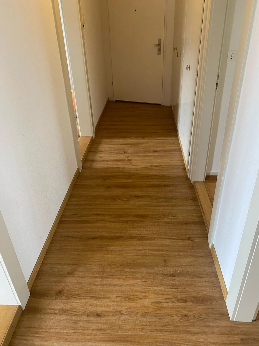Korridor-Renovation: Neuer Boden - 1